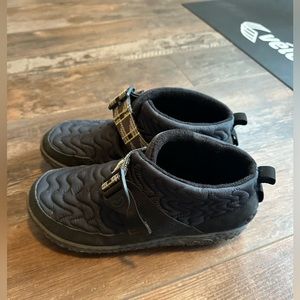 Chaco Puffy Slipper Boot-size 8